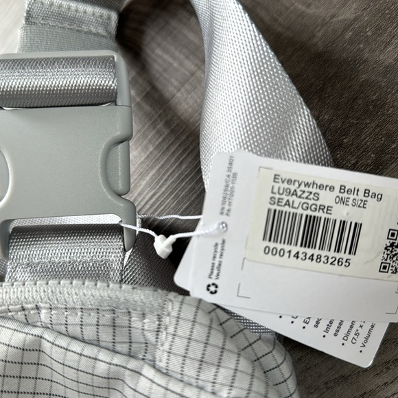 NWT lululemon belt bag seal grey/graphite grey grid - Picture 3 of 5
